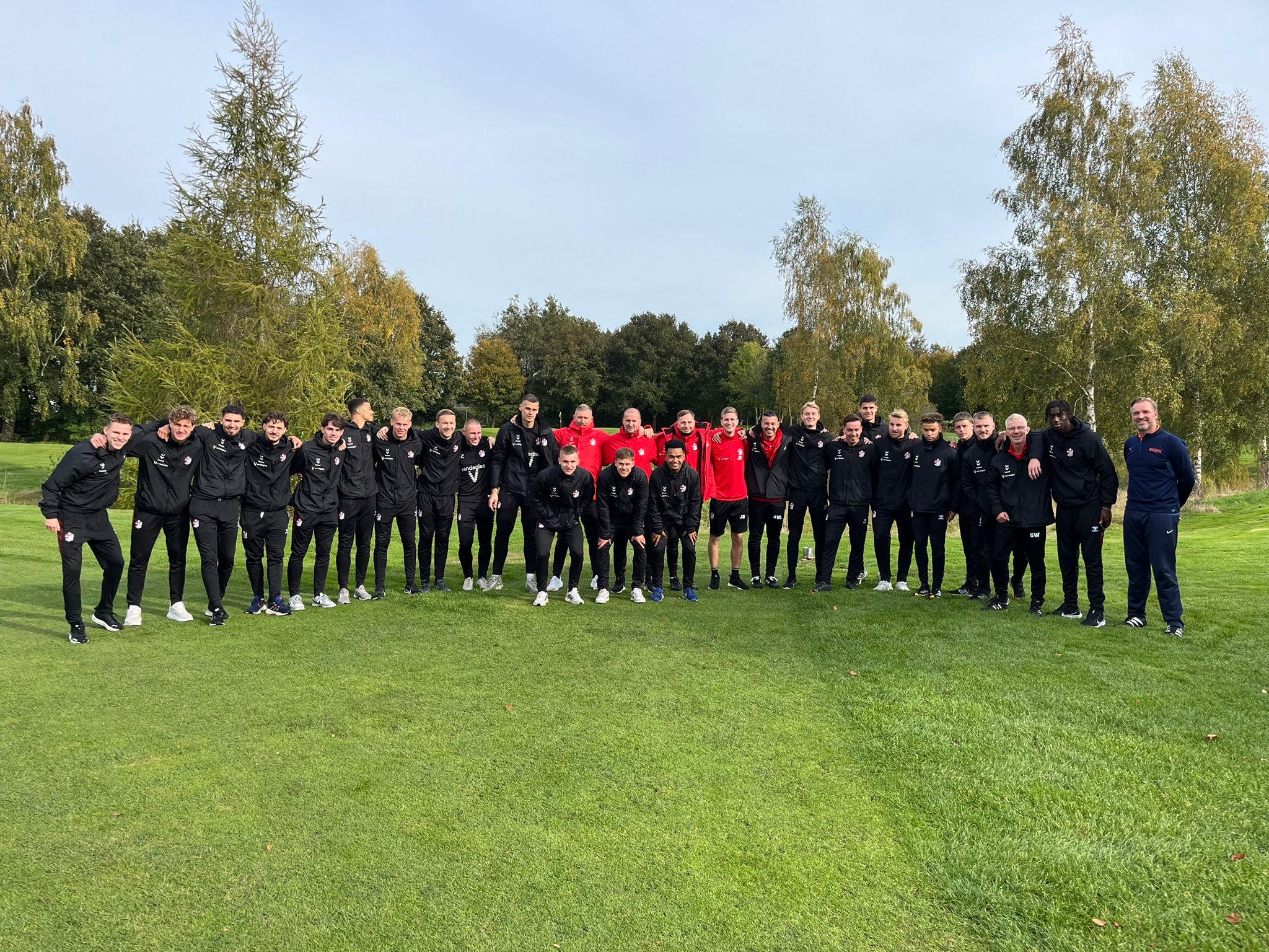 FC Emmen speelt FootGolf in Exloo